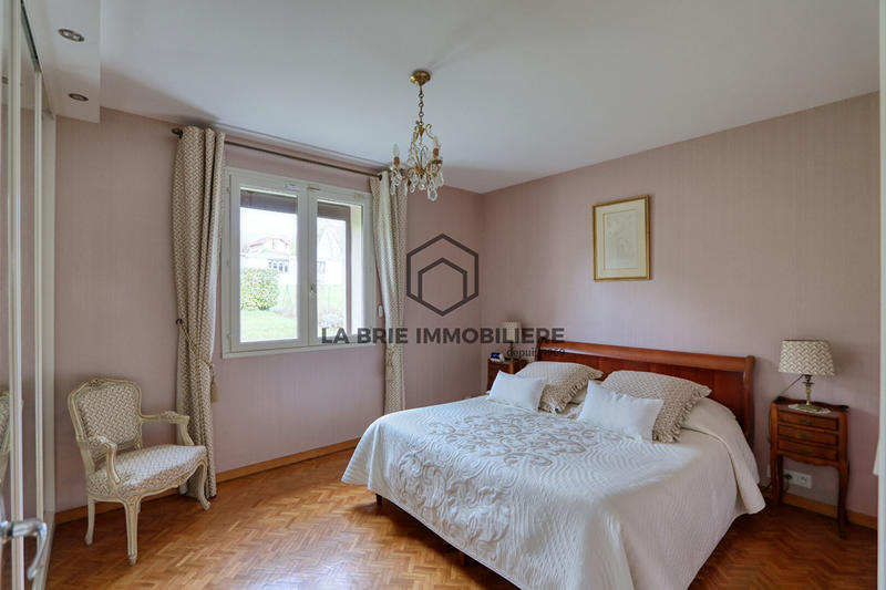 Maison - 161 m² - 7 pièces