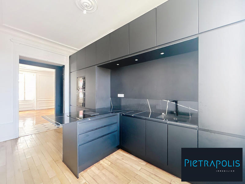 Appartement - 141 m² - 6 pièces