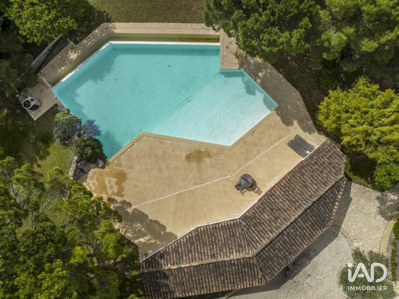 Maison - 300 m² - 6 pièces