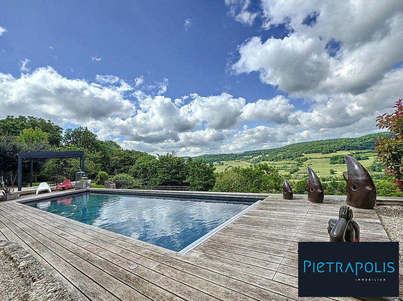 Maison - 196 m² - 7 pièces