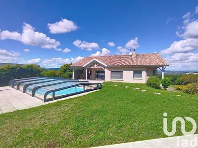 Maison - 204 m² - 6 pièces