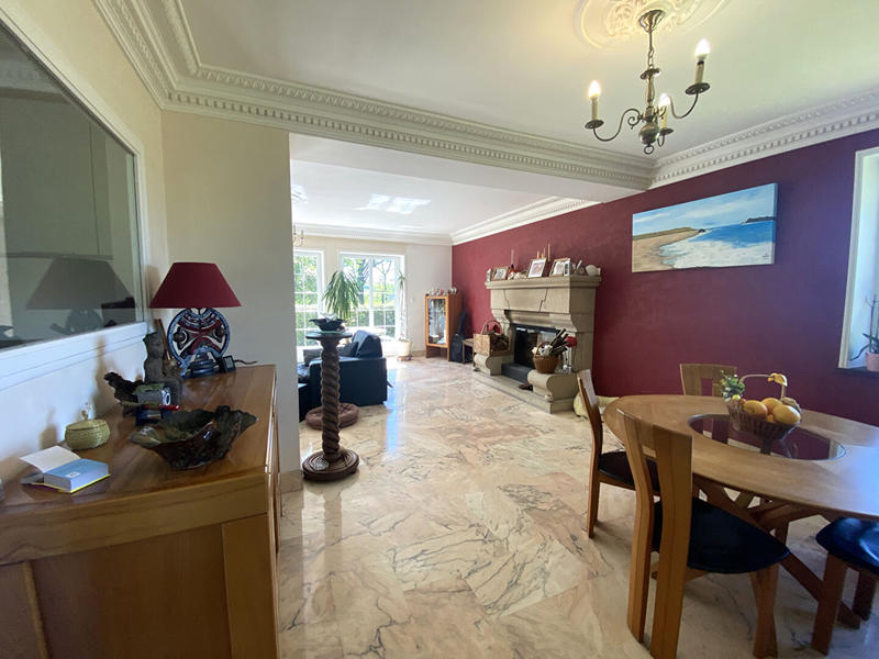 Maison - 210 m² - 13 pièces