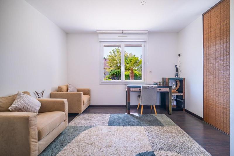 Maison - 260 m² - 8 pièces