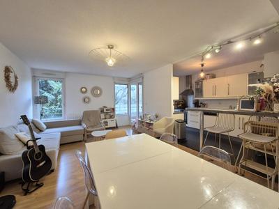 Appartement ancien - 69 m² - 3 pièces