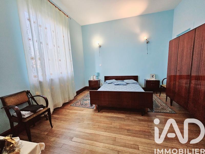 Maison - 238 m² - 11 pièces