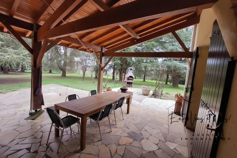 Villa - 234 m² - 10 pièces