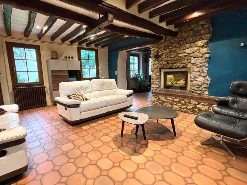 Maison - 215 m² - 7 pièces