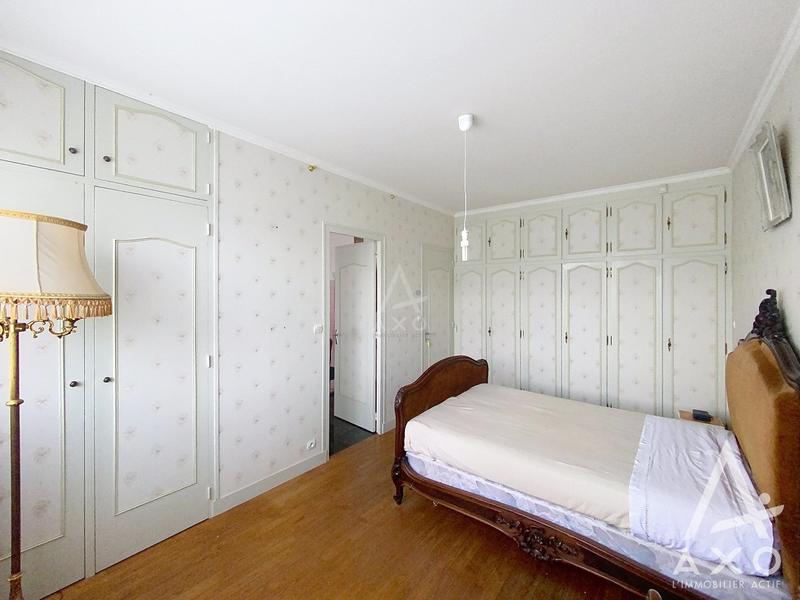 Maison - 228 m² - 7 pièces