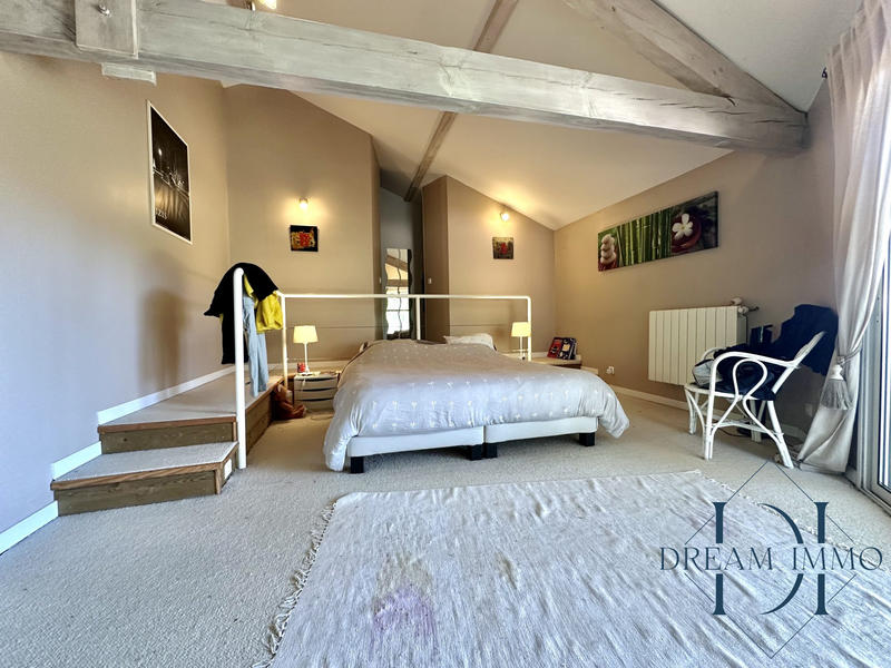 Maison contemporaine - 360 m² - 8 pièces