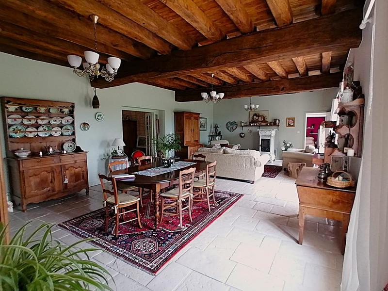 Maison - 290 m² - 8 pièces