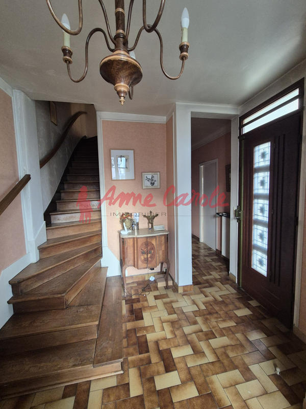 Maison - 218 m² - 7 pièces