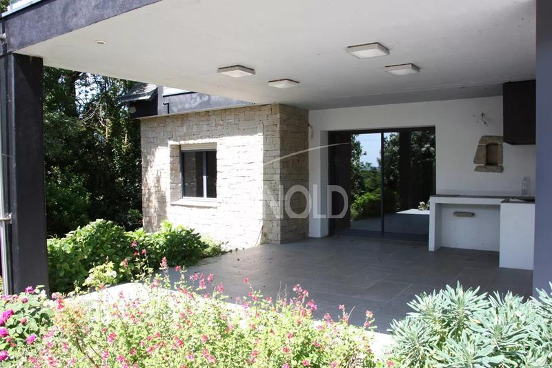 Maison - 222 m² - 11 pièces