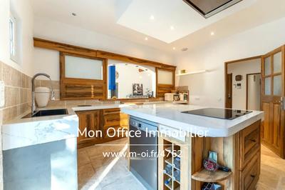 Villa - 200 m² - 7 pièces