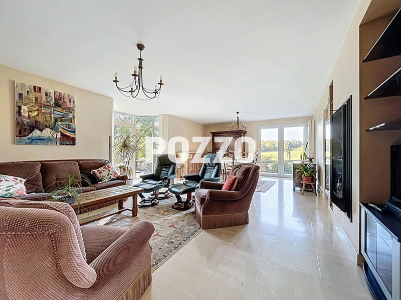 Maison - 200 m² - 6 pièces