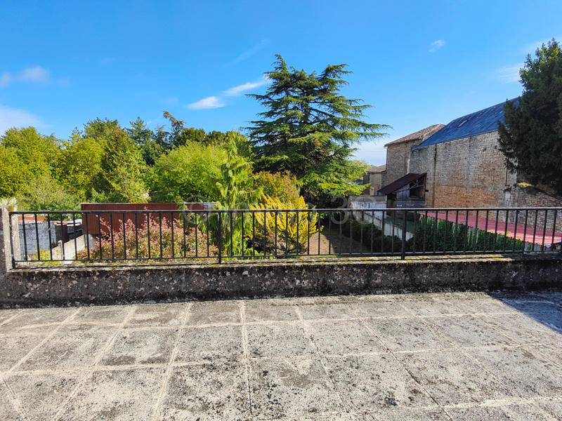 Maison - 202 m² - 7 pièces