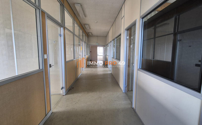 Bureau - 854 m² - 12 pièces