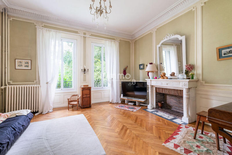 Demeure - 350 m² - 15 pièces