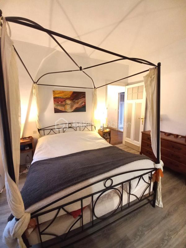 Maison traditionnelle - 275 m² - 15 pièces