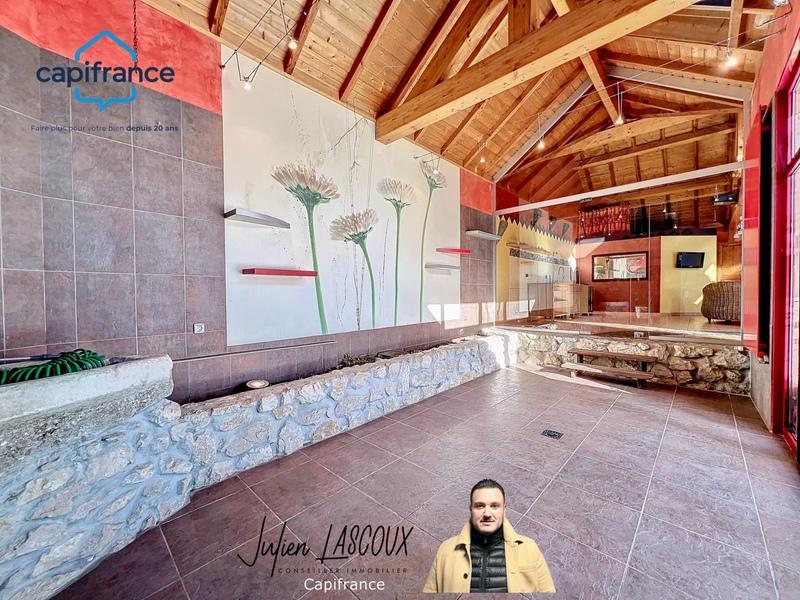 Maison - 272 m² - 10 pièces