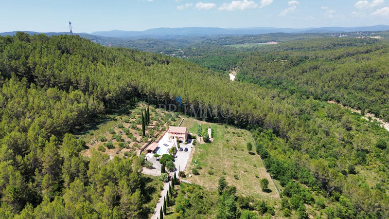 Villa - 242 m² - 6 pièces