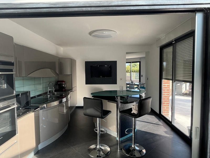 Maison - 265 m² - 9 pièces