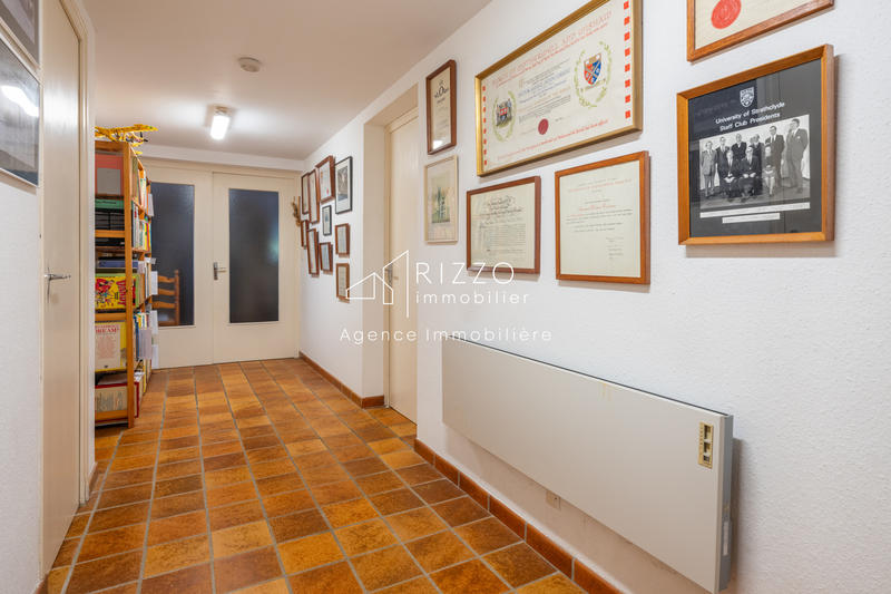 Maison - 200 m² - 6 pièces