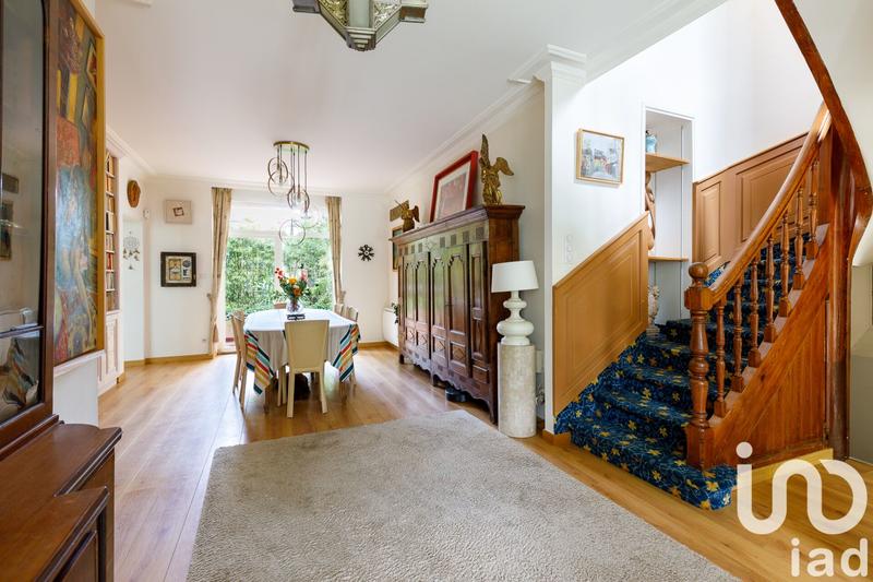 Maison - 280 m² - 9 pièces