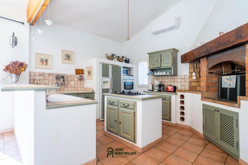 Propriété - 335 m² - 10 pièces