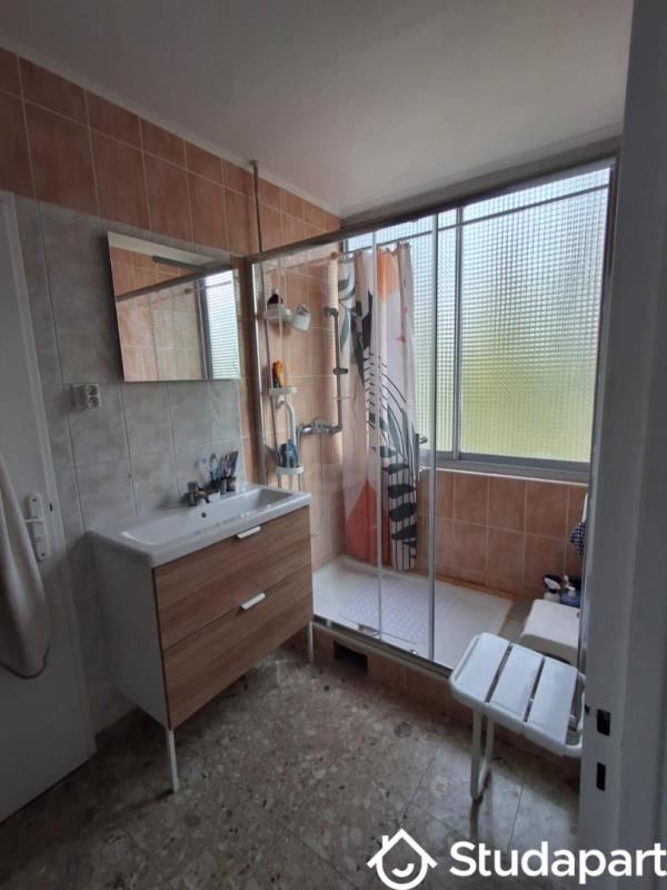 Chambre - 100 m² - 1 pièce