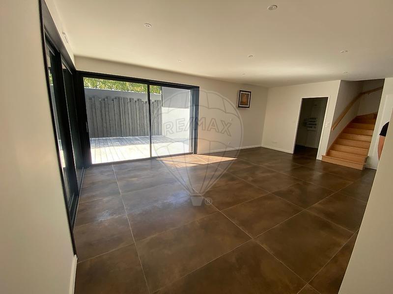 Maison - 216 m² - 6 pièces