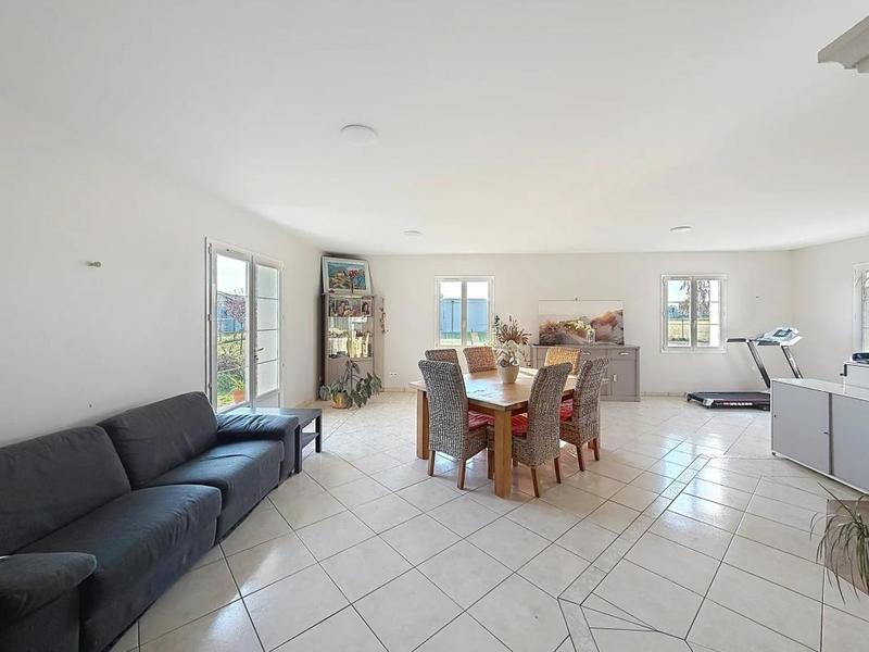 Maison - 220 m² - 7 pièces