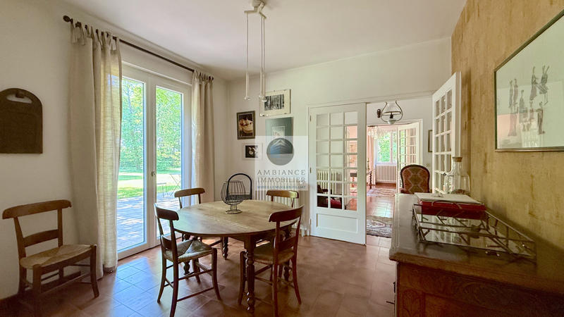 Maison - 230 m² - 9 pièces