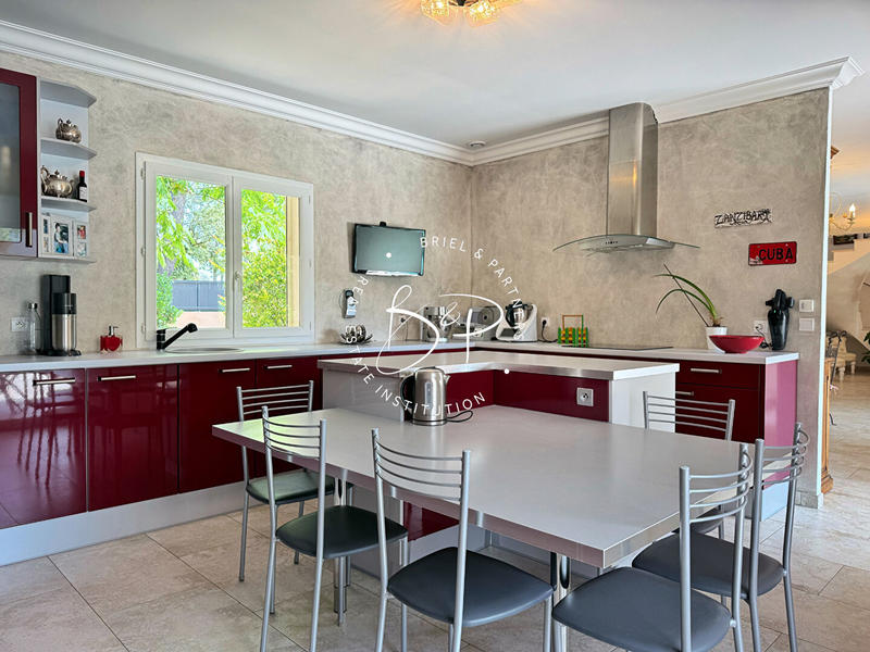 Maison - 244 m² - 7 pièces