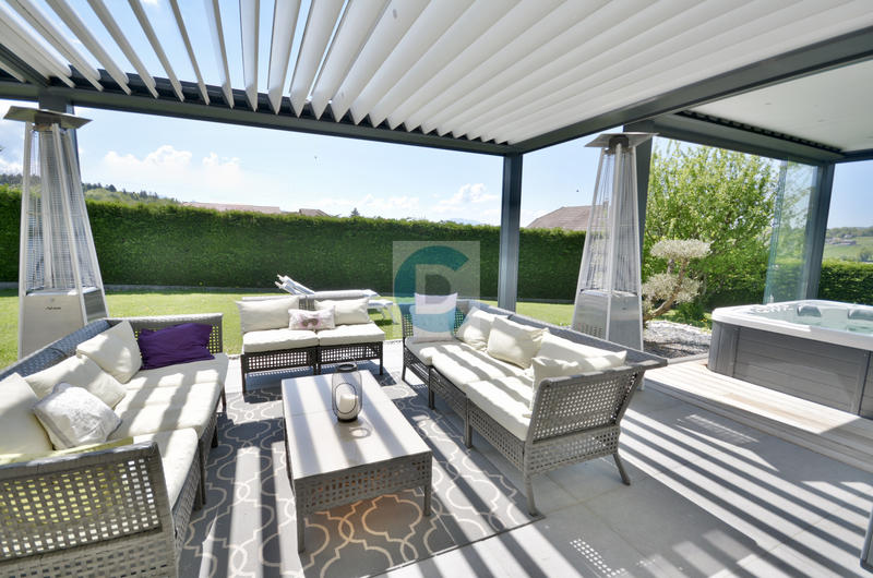 Maison - 228 m² - 8 pièces