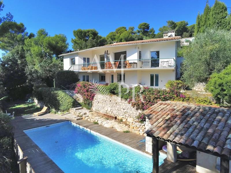 Villa - 236 m² - 7 pièces