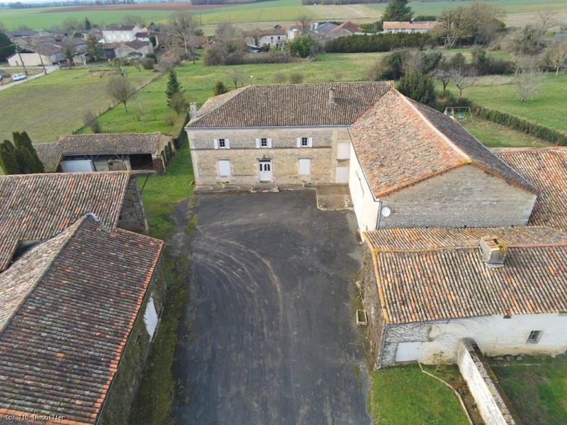 Corps de ferme - 210 m² - 7 pièces