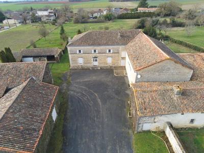 Corps de ferme - 210 m² - 7 pièces