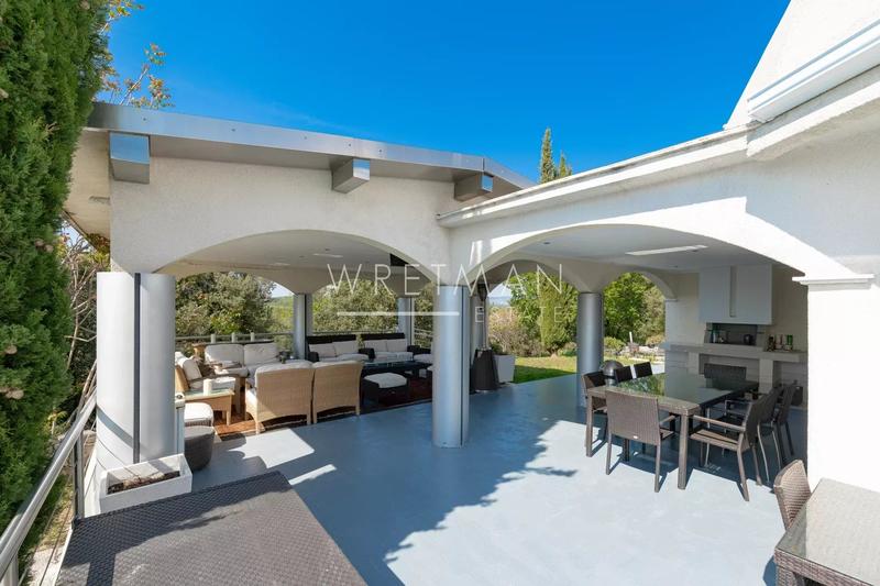 Villa - 630 m² - 10 pièces