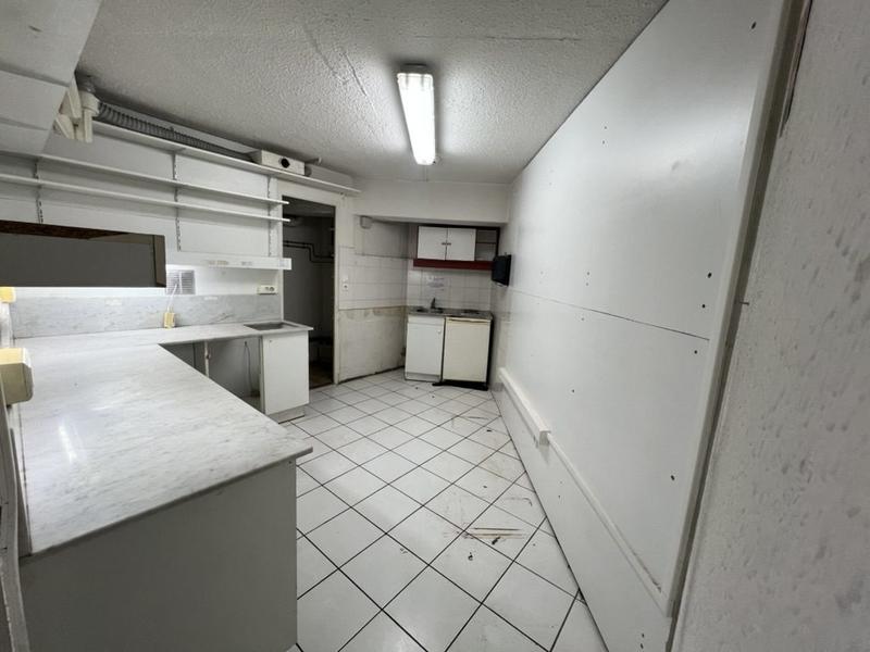 Local commercial - 93 m² - 5 pièces