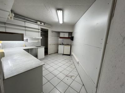 Local commercial - 93 m² - 5 pièces