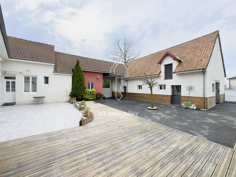 Maison - 280 m² - 9 pièces