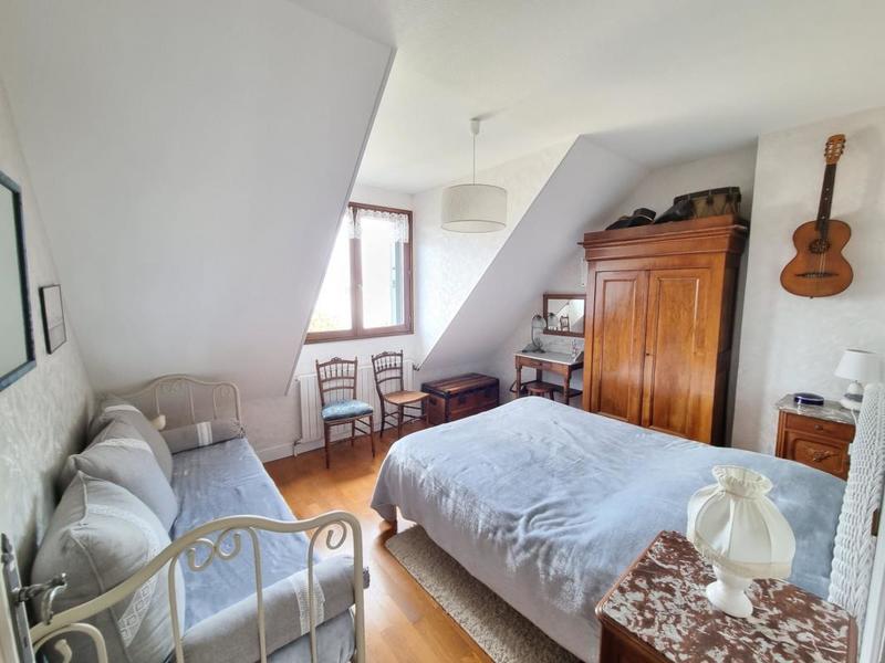 Maison - 221 m² - 8 pièces