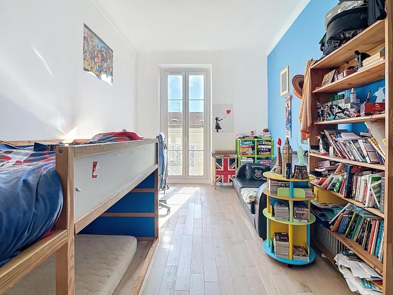 Appartement - 142 m² - 6 pièces