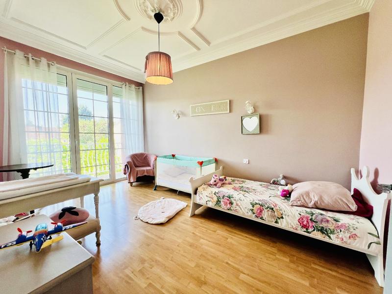 Maison - 210 m² - 8 pièces