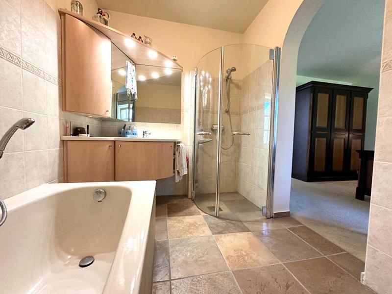 Maison - 230 m² - 9 pièces