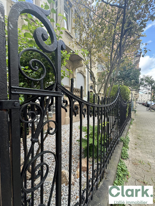 Local d'activités - 95 m² - 4 pièces