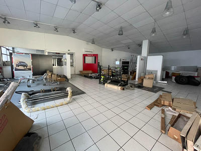 Local commercial - 1 500 m²
