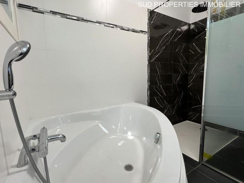 Propriété - 315 m² - 9 pièces