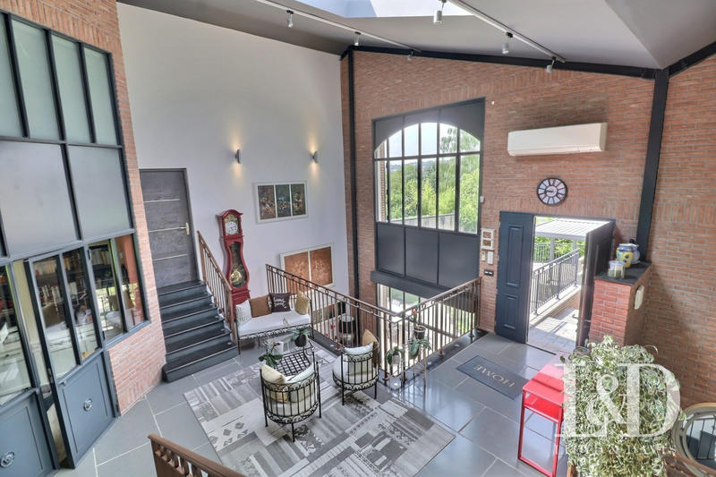 Maison - 750 m² - 14 pièces