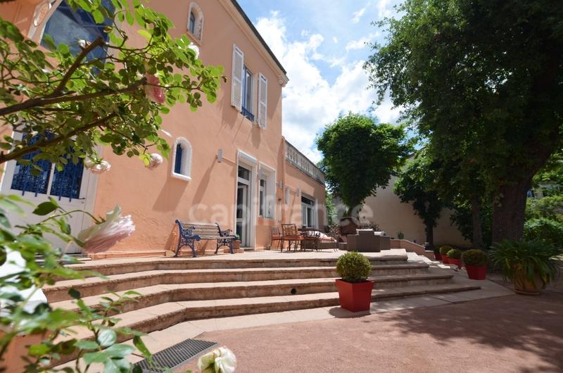 Maison bourgeoise - 395 m² - 11 pièces